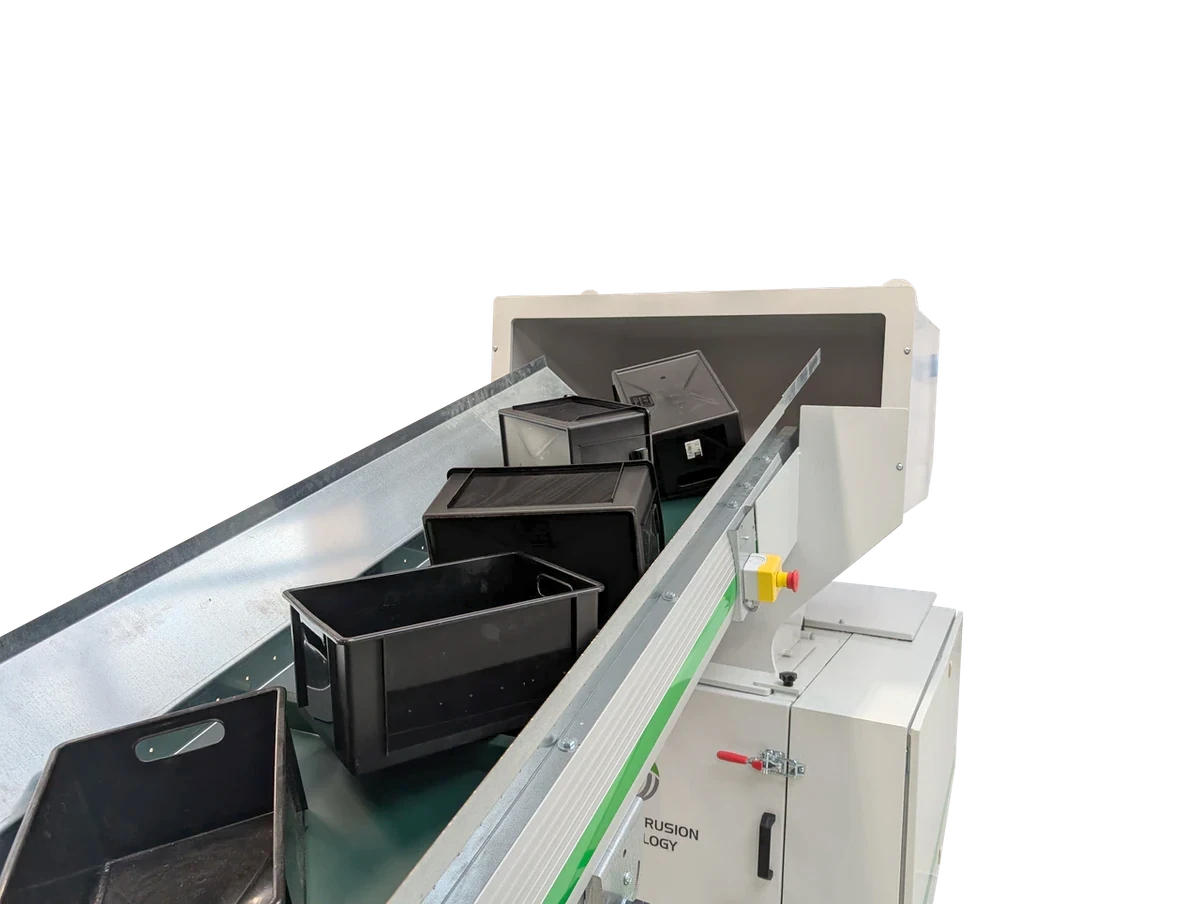 GRAN 1 granulator fed by conveyor with plastic crates