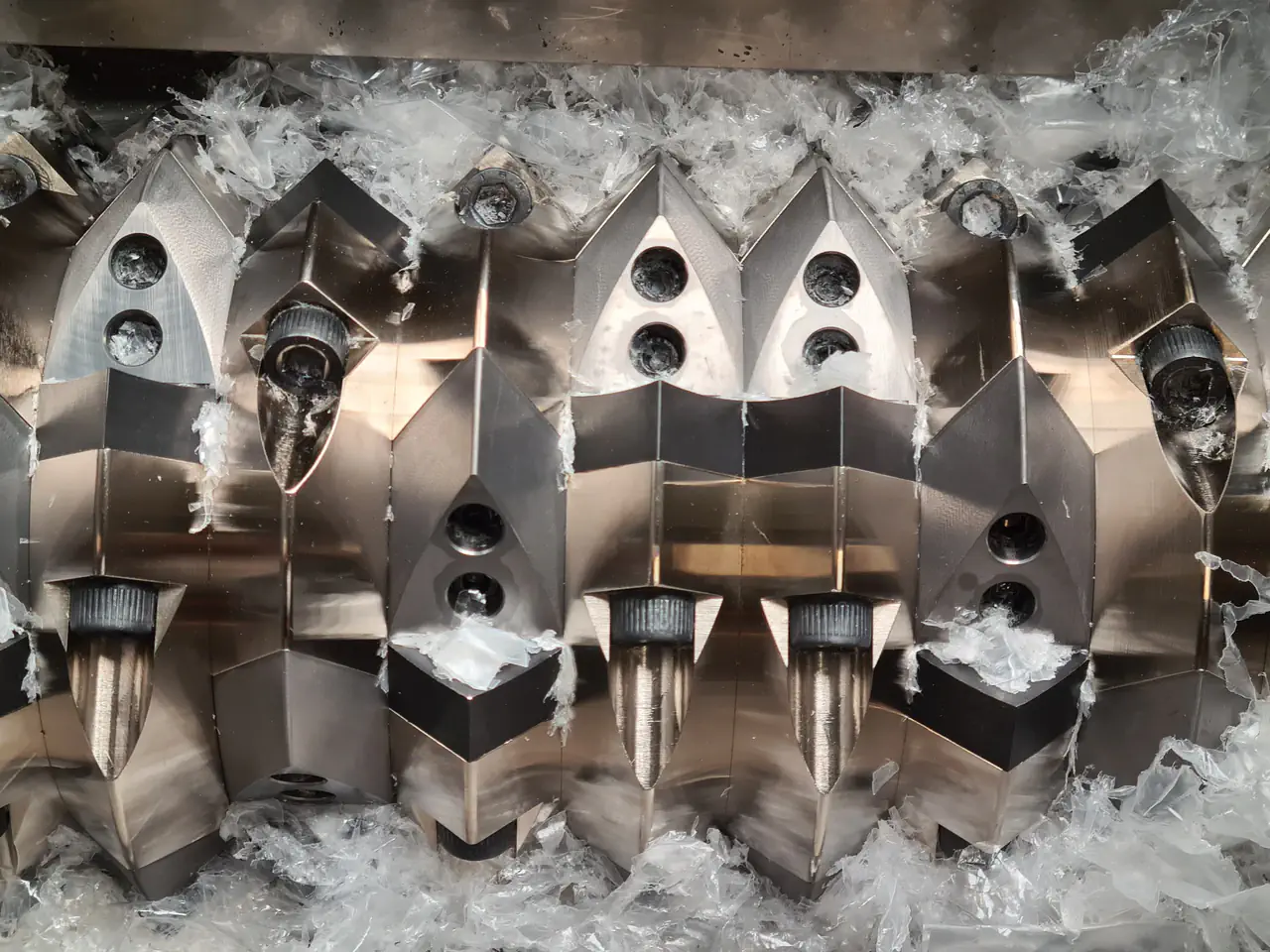 GET-45 shredder rotor and clean-cut knives processing plastic film flakes