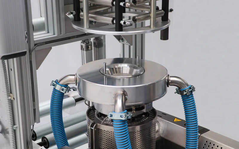Bubble-cooling air ring on the LabEx ABA laboratory blown film line