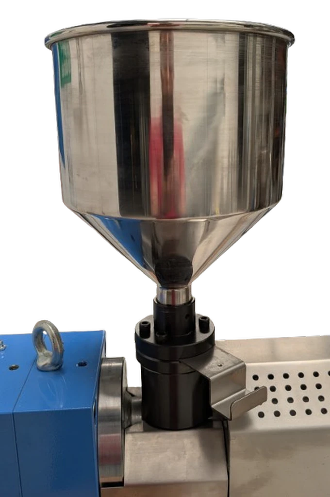 Material hopper mounted on a laboratory extruder