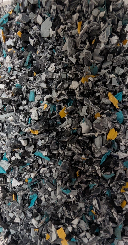 Recycled HDPE rigid regrind, mixed colours, from the GRAN 1 granulator