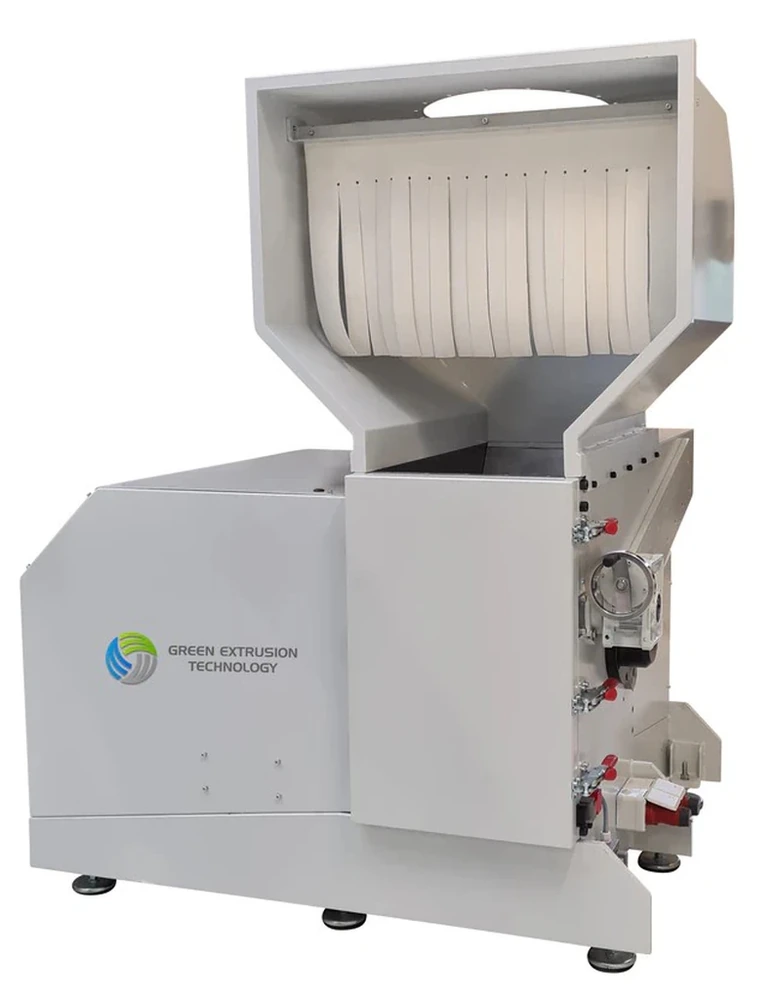 SR-1 single-shaft plastic shredder for in-house size reduction of plastic waste