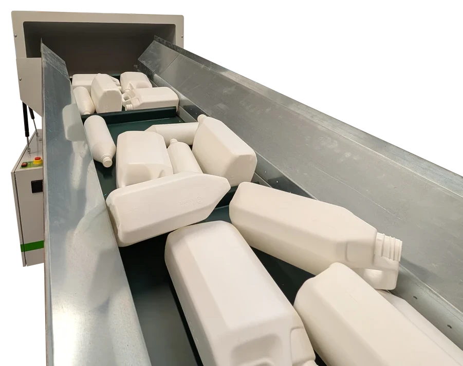 Conveyor belt feeding plastic material into processing equipment