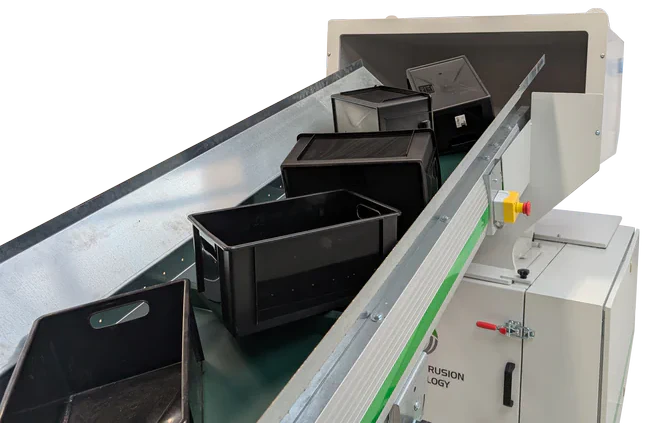 Green Extrusion GRAN 1 granulator with conveyor feeding plastic production waste into the cutting chamber